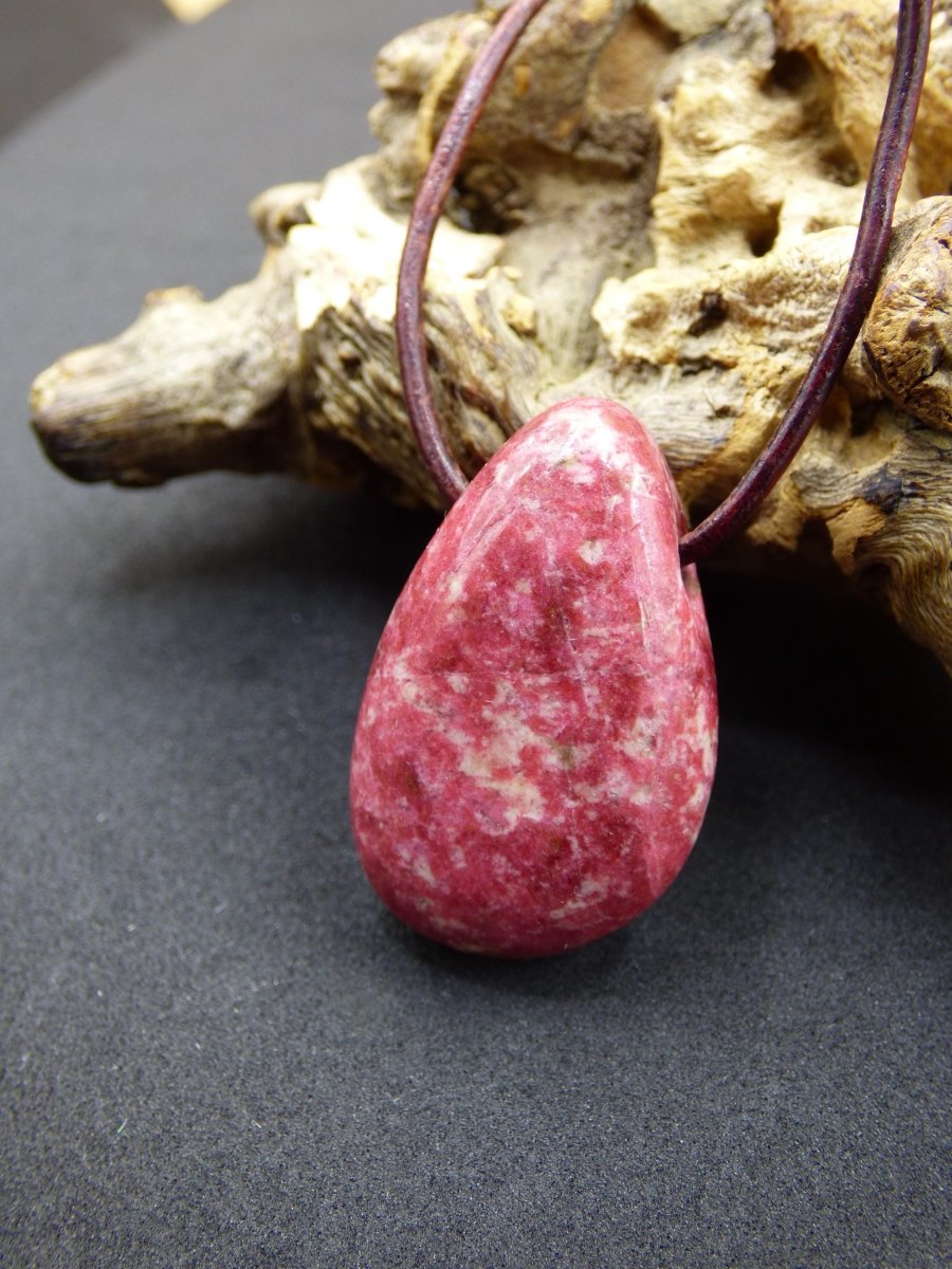 Thulit Edelstein Kette pink rot Natur HIPPIE GOA Boho Heilstein Kristalle Schmuck Anhänger Mann Frau Kind Geschenk Er Sie Bruder Schwester - Art of Nature Berlin