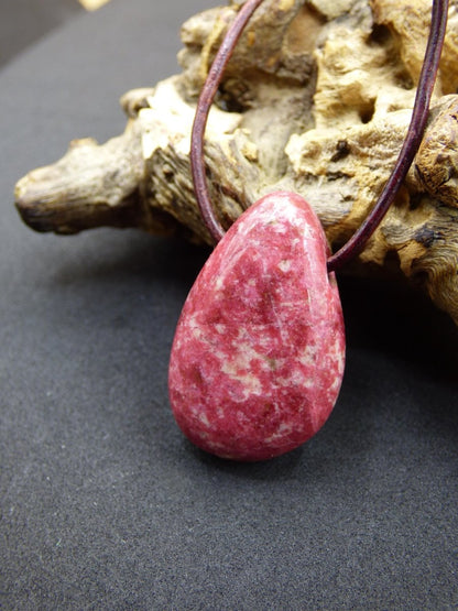 Thulit Edelstein Kette pink rot Natur HIPPIE GOA Boho Heilstein Kristalle Schmuck Anhänger Mann Frau Kind Geschenk Er Sie Bruder Schwester - Art of Nature Berlin