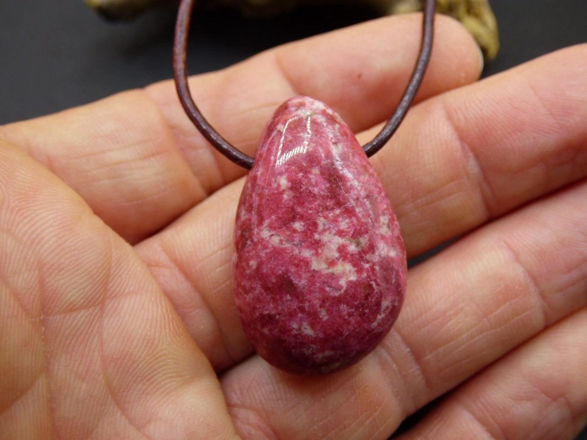 Thulit Edelstein Kette pink rot Natur HIPPIE GOA Boho Heilstein Kristalle Schmuck Anhänger Mann Frau Kind Geschenk Er Sie Bruder Schwester - Art of Nature Berlin