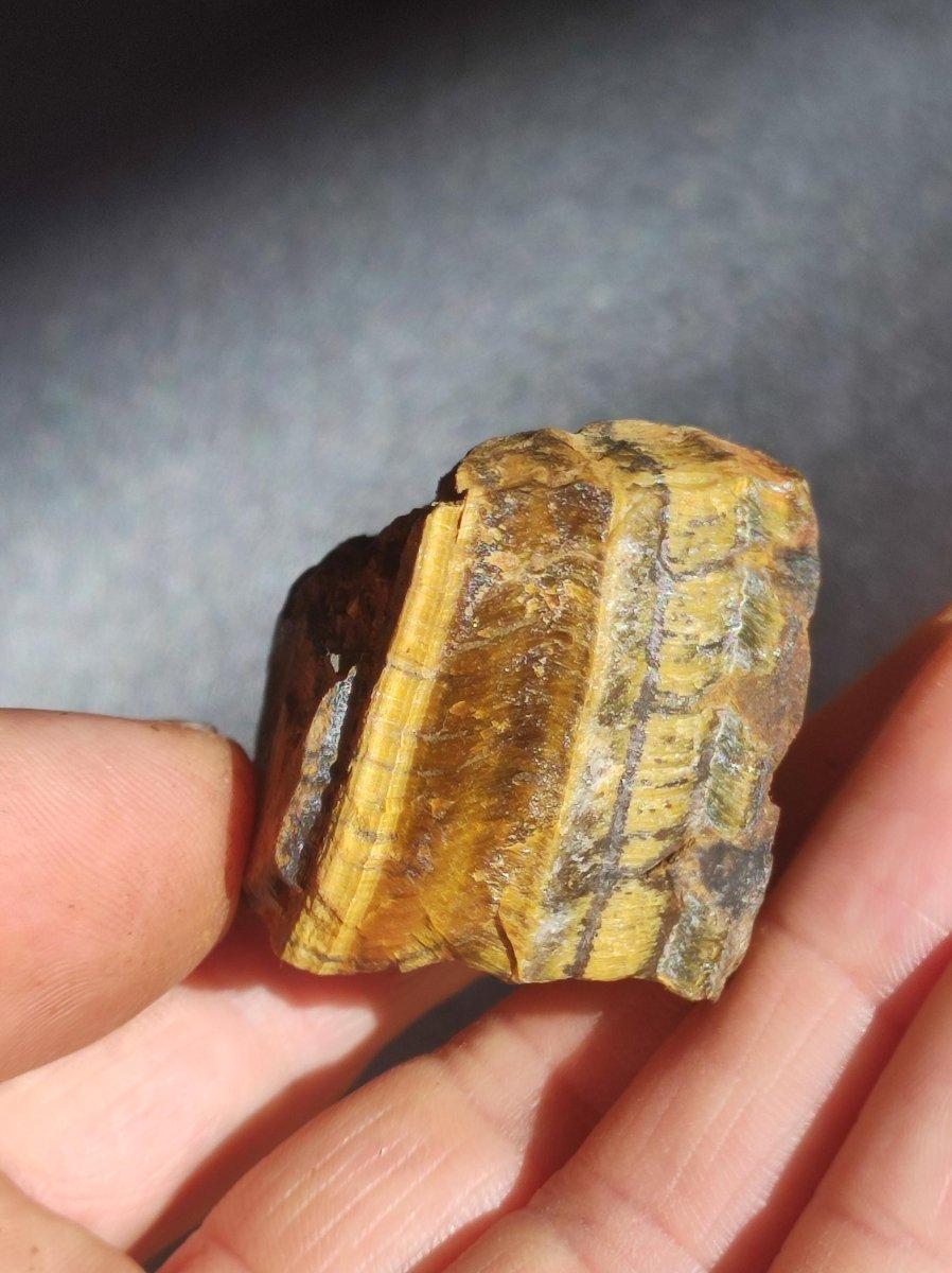 Tigerauge braun roh Sammler Stufe Rarität Edelstein Deko Kristall Heilstein Mineral Kollektion Energie Natur Meditation HIPPIE - Art of Nature Berlin