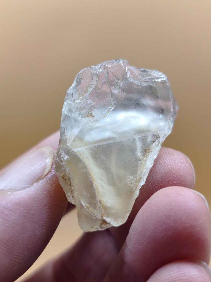 Topas Rohkristall Ukraine | Klarer Edelstein mit goldgelben Einschlüssen | Natürliches Mineralien Honigfarbener Topas Kristall Unikat - Art of Nature Berlin
