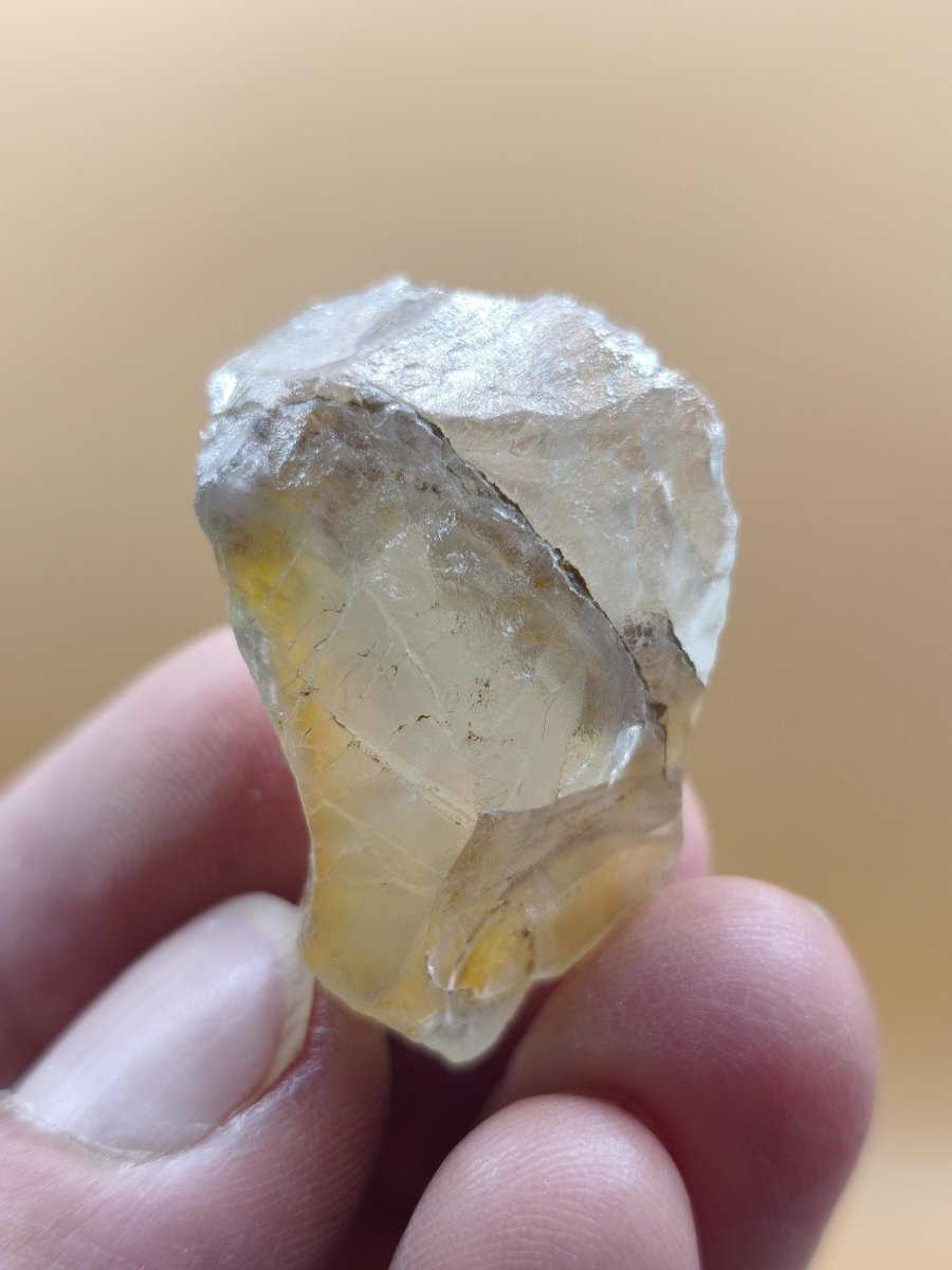 Topas Rohkristall Ukraine | Klarer Edelstein mit goldgelben Einschlüssen | Natürliches Mineralien Honigfarbener Topas Kristall Unikat - Art of Nature Berlin