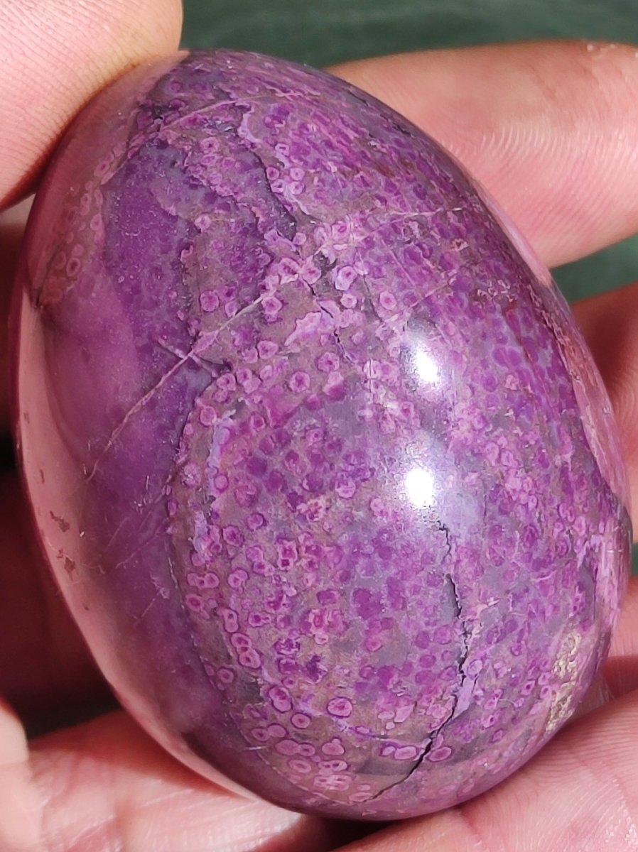 Traumhaftes Sugilith Ei ~ 500ct ~ Sugilite Egg Edelstein Deko Kristall Meditation Energie Heilstein Rarität Selten Sammler Investition Wert - Art of Nature Berlin