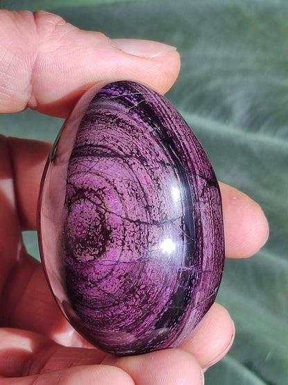 Traumhaftes Sugilith Ei ~ 680ct ~ Sugilite Egg Edelstein Deko Kristall Meditation Energie Heilstein Rarität Selten Sammler Investition Wert - Art of Nature Berlin