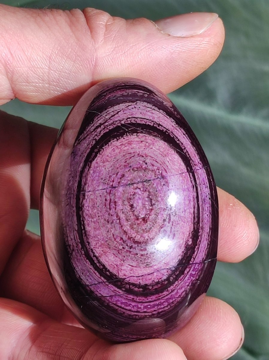 Traumhaftes Sugilith Ei ~ 680ct ~ Sugilite Egg Edelstein Deko Kristall Meditation Energie Heilstein Rarität Selten Sammler Investition Wert - Art of Nature Berlin