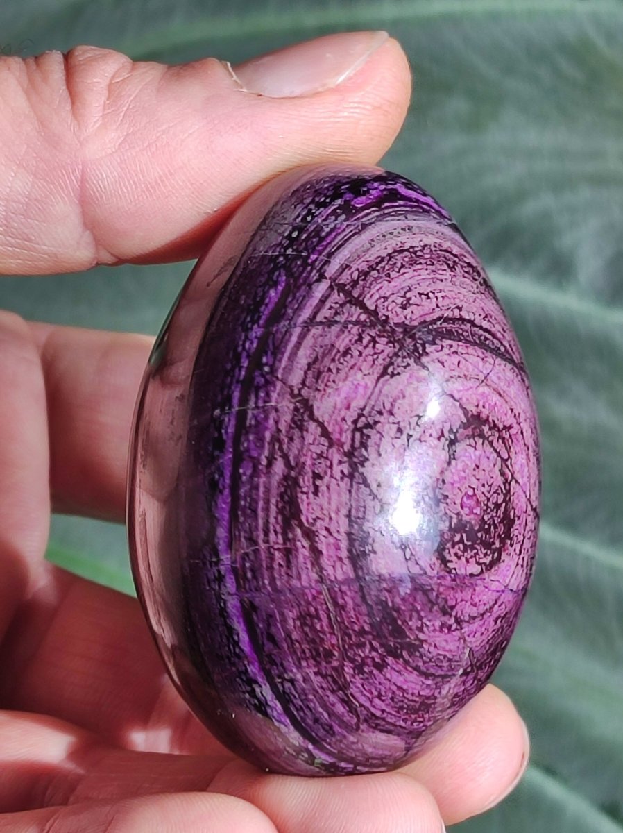 Traumhaftes Sugilith Ei ~ 680ct ~ Sugilite Egg Edelstein Deko Kristall Meditation Energie Heilstein Rarität Selten Sammler Investition Wert - Art of Nature Berlin