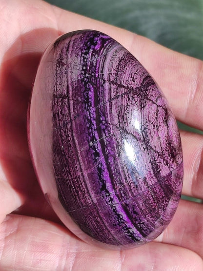 Traumhaftes Sugilith Ei ~ 680ct ~ Sugilite Egg Edelstein Deko Kristall Meditation Energie Heilstein Rarität Selten Sammler Investition Wert - Art of Nature Berlin