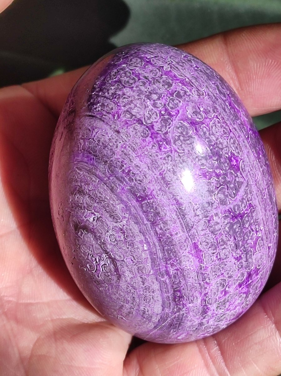 Traumhaftes Sugilith Ei ~ 750ct ~ Sugilite Egg Edelstein Deko Kristall Meditation Energie Heilstein Rarität Selten Sammler Investition - Art of Nature Berlin