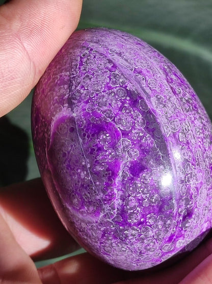 Traumhaftes Sugilith Ei ~ 750ct ~ Sugilite Egg Edelstein Deko Kristall Meditation Energie Heilstein Rarität Selten Sammler Investition - Art of Nature Berlin