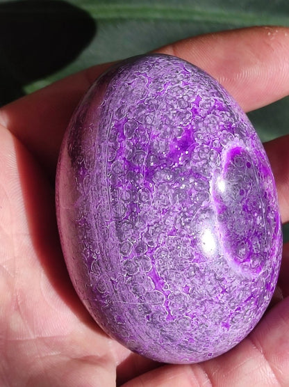 Traumhaftes Sugilith Ei ~ 750ct ~ Sugilite Egg Edelstein Deko Kristall Meditation Energie Heilstein Rarität Selten Sammler Investition - Art of Nature Berlin