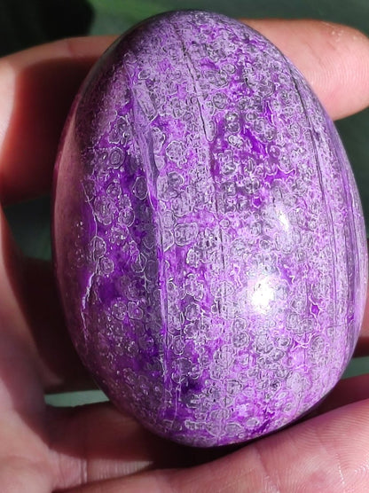 Traumhaftes Sugilith Ei ~ 750ct ~ Sugilite Egg Edelstein Deko Kristall Meditation Energie Heilstein Rarität Selten Sammler Investition - Art of Nature Berlin