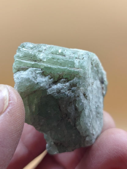 Tsavorit Kristall aus Merelani Tansania | Grüner Granat Rohkristall | Natürlicher Chrom Grossular | Sammler Mineralien roh - Art of Nature Berlin