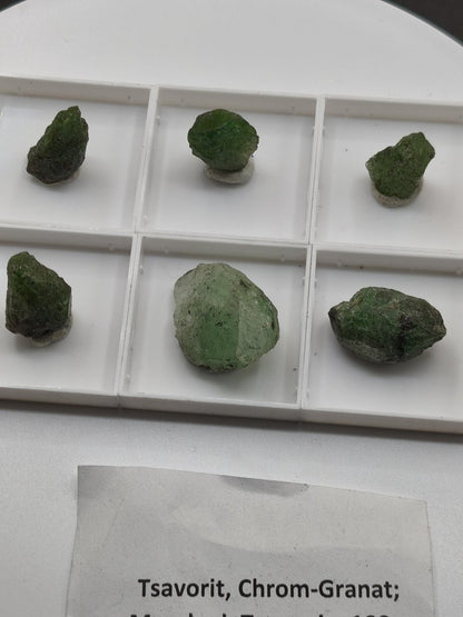 Tsavorit Kristall aus Merelani Tansania | Grüner Granat Rohkristall | Natürlicher Chrom Grossular | Sammler Mineralien roh - Art of Nature Berlin