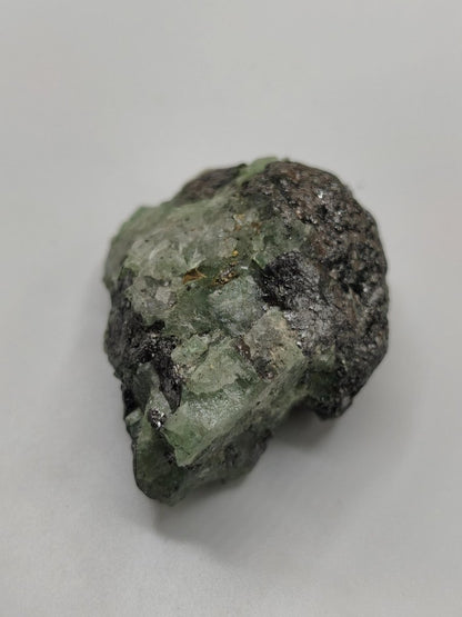 Tsavorit Kristall aus Merelani Tansania | Grüner Granat Rohkristall | Natürlicher Chrom Grossular | Sammler Mineralien roh - Art of Nature Berlin