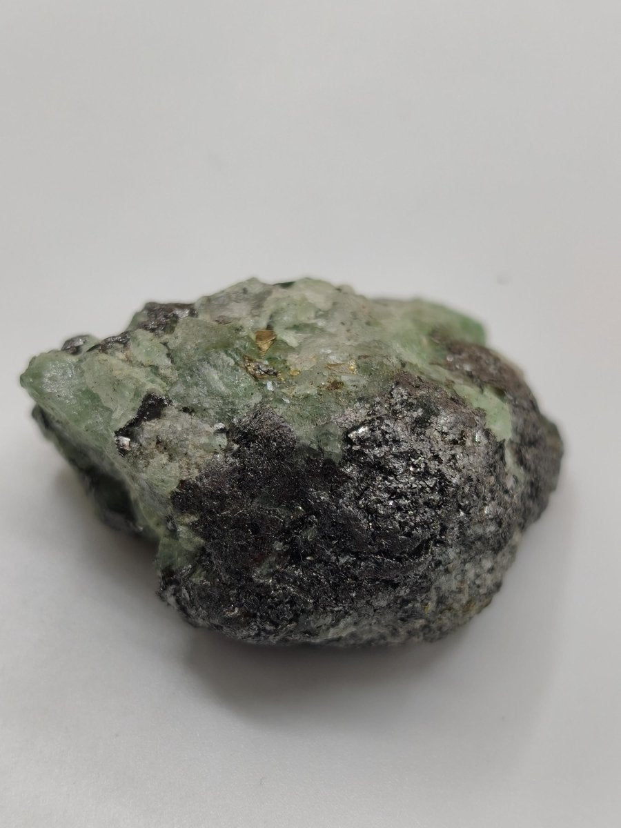 Tsavorit Kristall aus Merelani Tansania | Grüner Granat Rohkristall | Natürlicher Chrom Grossular | Sammler Mineralien roh - Art of Nature Berlin