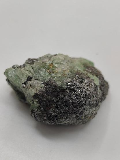 Tsavorit Kristall aus Merelani Tansania | Grüner Granat Rohkristall | Natürlicher Chrom Grossular | Sammler Mineralien roh - Art of Nature Berlin
