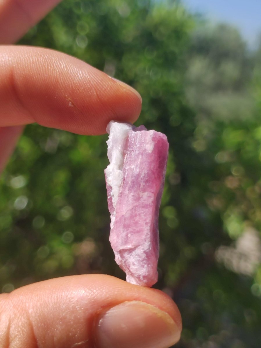 Turmalin Quarz Pink Rosa roh Sammler Stufen Rarität Edelstein Deko Kristall Heilstein Mineral Kollektion Energie Natur Meditation HIPPIE - Art of Nature Berlin