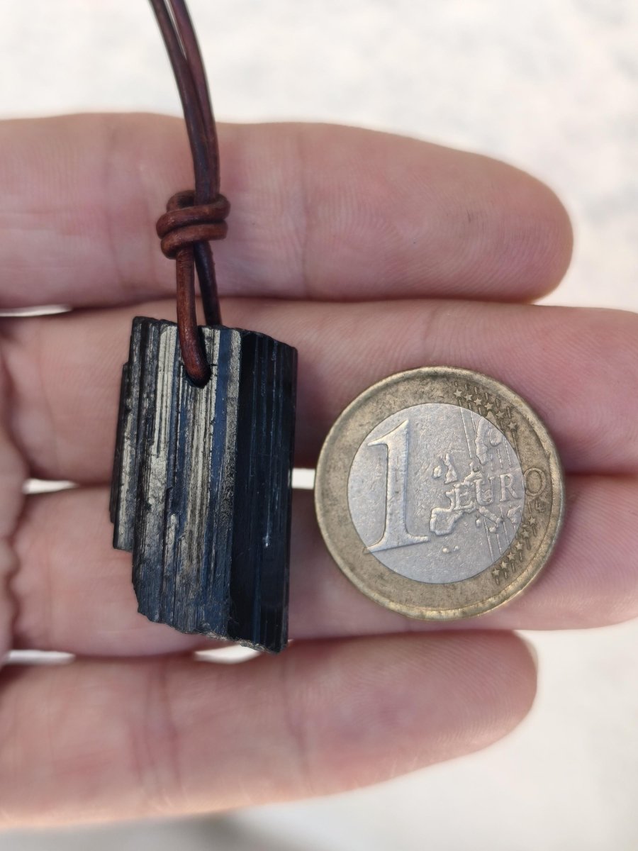 Turmalin / Schörl roh & geschliffen ~ Edelstein Kette schwarz Hippie GoaPsy Boho Tibet Ethno Natur Heilstein Kraft Anhänger Mann Bruder Gift - Art of Nature Berlin