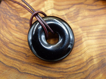 Turmalin / Schörl A ~ Edelstein Kette HIPPIE GOA Boho Tibet Ethno Nature Donut Schutzsymbol ~Heilstein Chakra Energie schwarz Mann Frau - Art of Nature Berlin