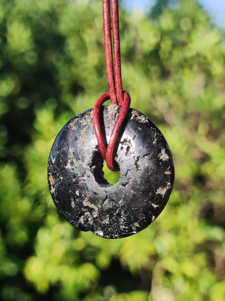 Turmalin / Schörl ~ Edelstein Kette HIPPIE GOA Boho Tibet Ethno Nature Donut Schutzsymbol ~Heilstein Chakra Energie schwarz Mann Frau - Art of Nature Berlin