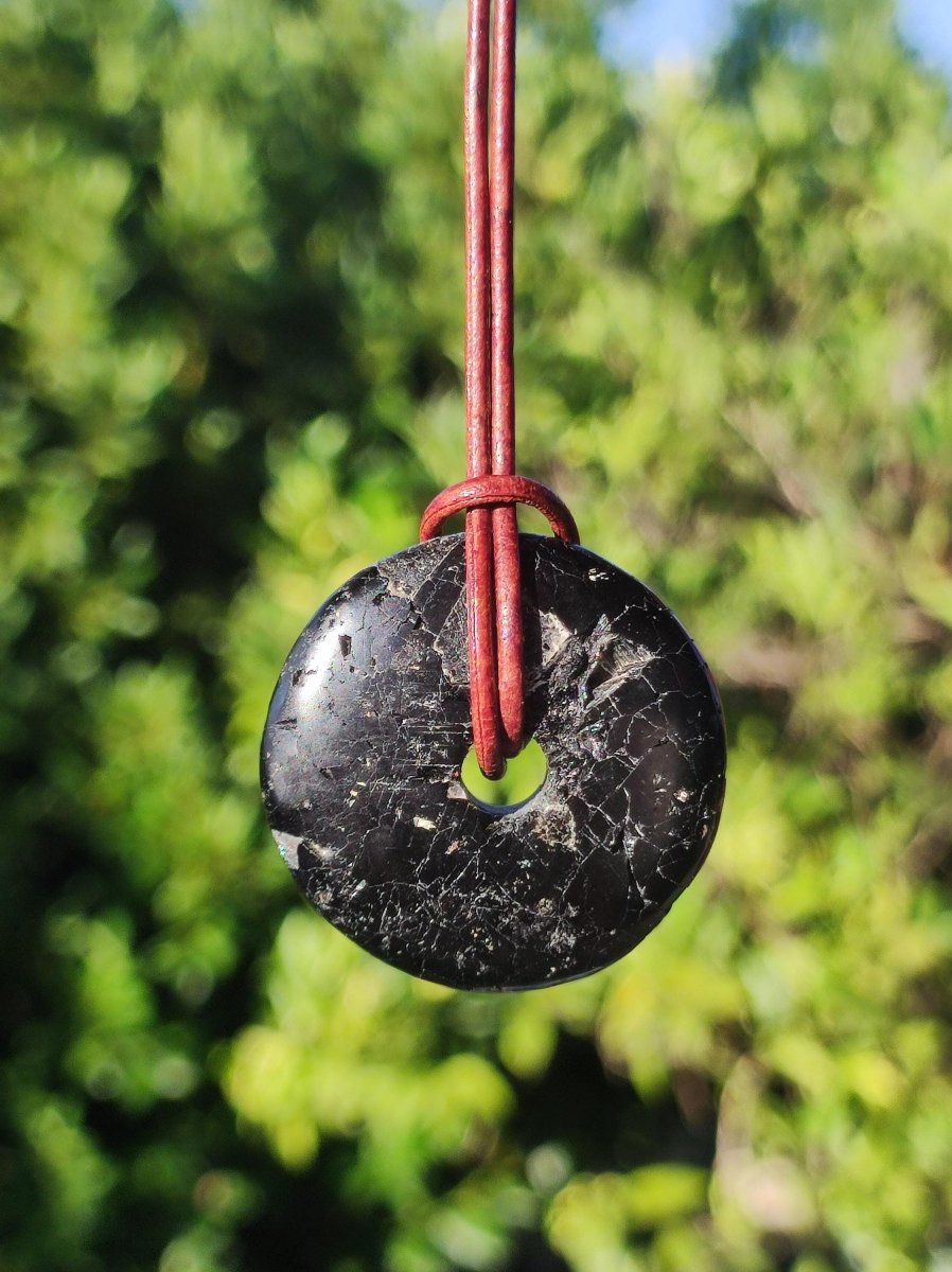 Turmalin / Schörl ~ Edelstein Kette HIPPIE GOA Boho Tibet Ethno Nature Donut Schutzsymbol ~Heilstein Chakra Energie schwarz Mann Frau - Art of Nature Berlin