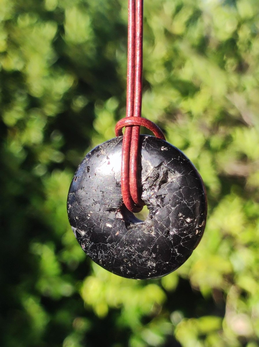 Turmalin / Schörl ~ Edelstein Kette HIPPIE GOA Boho Tibet Ethno Nature Donut Schutzsymbol ~Heilstein Chakra Energie schwarz Mann Frau - Art of Nature Berlin