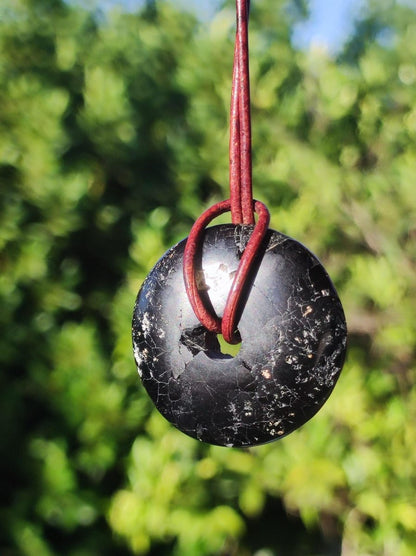 Turmalin / Schörl ~ Edelstein Kette HIPPIE GOA Boho Tibet Ethno Nature Donut Schutzsymbol ~Heilstein Chakra Energie schwarz Mann Frau - Art of Nature Berlin