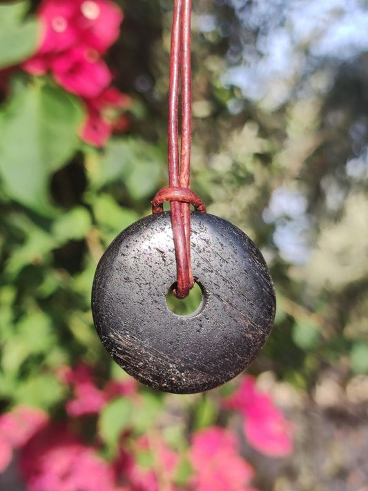 Turmalin / Schörl ~ Edelstein Kette HIPPIE GOA Boho Tibet Ethno Nature Donut Schutzsymbol ~Heilstein Chakra Energie schwarz Mann Frau - Art of Nature Berlin