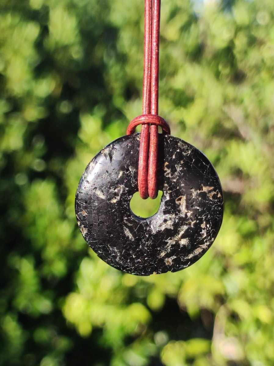 Turmalin / Schörl ~ Edelstein Kette HIPPIE GOA Boho Tibet Ethno Nature Donut Schutzsymbol ~Heilstein Chakra Energie schwarz Mann Frau - Art of Nature Berlin