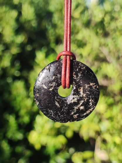 Turmalin / Schörl ~ Edelstein Kette HIPPIE GOA Boho Tibet Ethno Nature Donut Schutzsymbol ~Heilstein Chakra Energie schwarz Mann Frau - Art of Nature Berlin