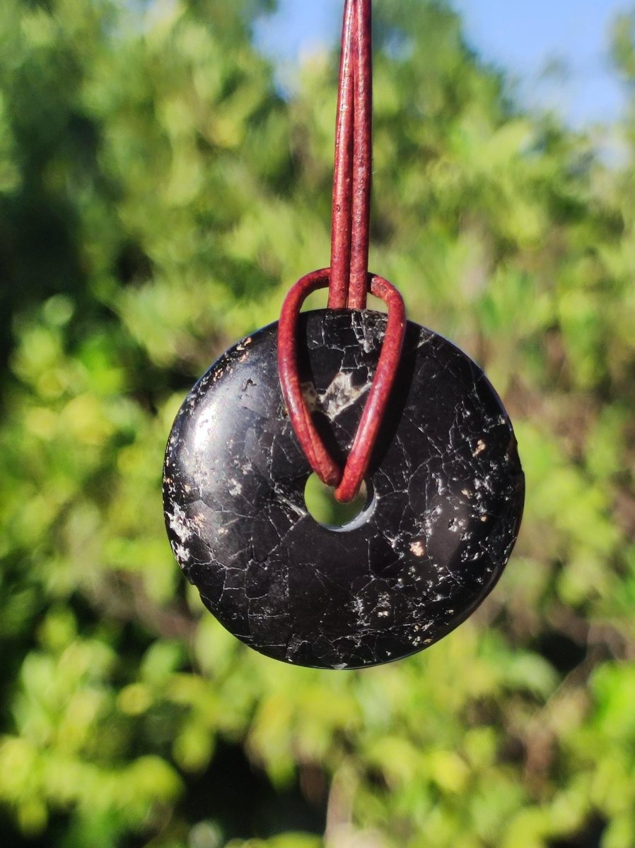 Turmalin / Schörl ~ Edelstein Kette HIPPIE GOA Boho Tibet Ethno Nature Donut Schutzsymbol ~Heilstein Chakra Energie schwarz Mann Frau - Art of Nature Berlin