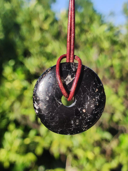 Turmalin / Schörl ~ Edelstein Kette HIPPIE GOA Boho Tibet Ethno Nature Donut Schutzsymbol ~Heilstein Chakra Energie schwarz Mann Frau - Art of Nature Berlin