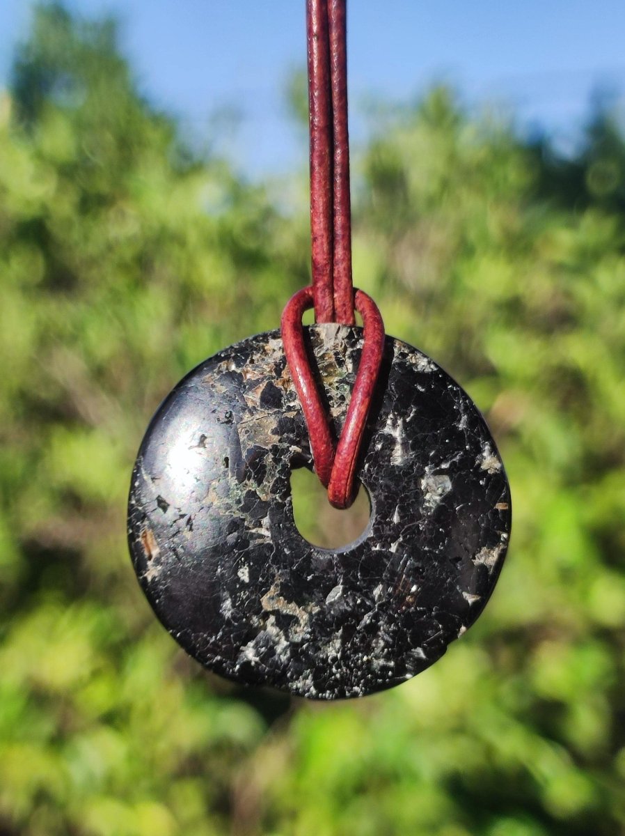 Turmalin / Schörl ~ Edelstein Kette HIPPIE GOA Boho Tibet Ethno Nature Donut Schutzsymbol ~Heilstein Chakra Energie schwarz Mann Frau - Art of Nature Berlin