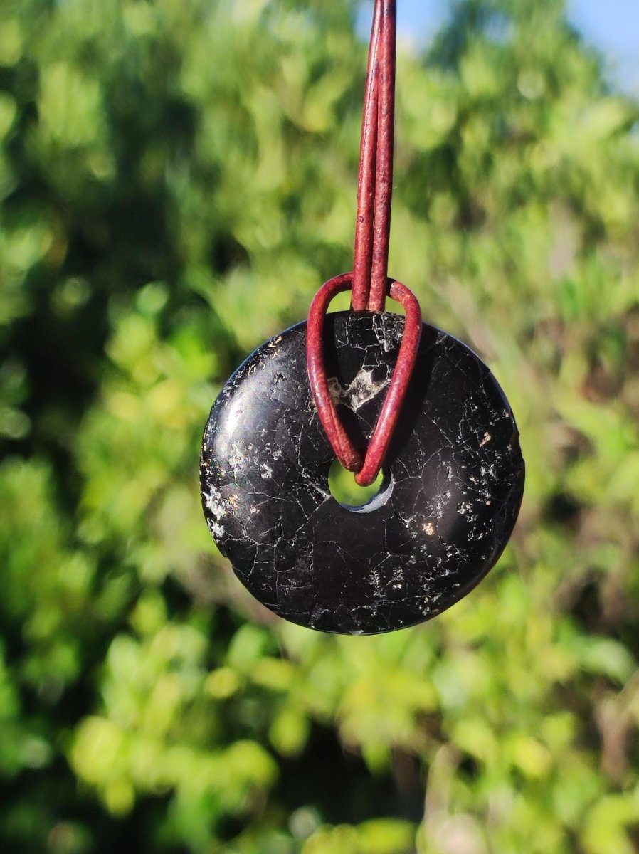 Turmalin / Schörl ~ Edelstein Kette HIPPIE GOA Boho Tibet Ethno Nature Donut Schutzsymbol ~Heilstein Chakra Energie schwarz Mann Frau - Art of Nature Berlin