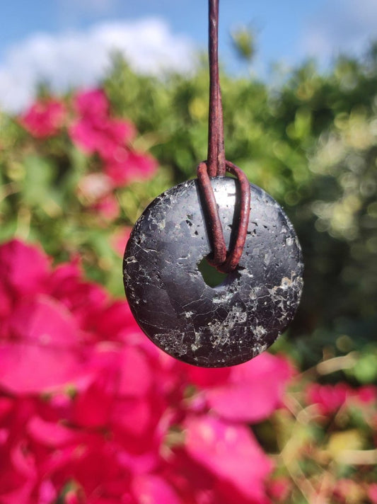 Turmalin / Schörl ~ Edelstein Kette HIPPIE GOA Boho Tibet Ethno Nature Donut Schutzsymbol ~Heilstein Chakra Energie schwarz Mann Frau - Art of Nature Berlin