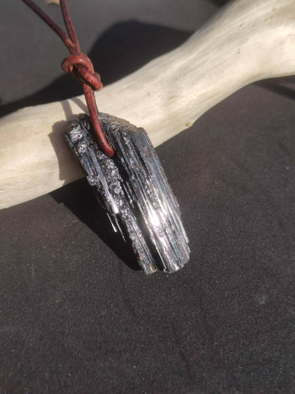Turmalin / Schörl roh & geschliffen ~ Edelstein Kette schwarz Hippie GoaPsy Boho Tibet Ethno Natur Heilstein Kraft Anhänger Mann Bruder Gift - Art of Nature Berlin