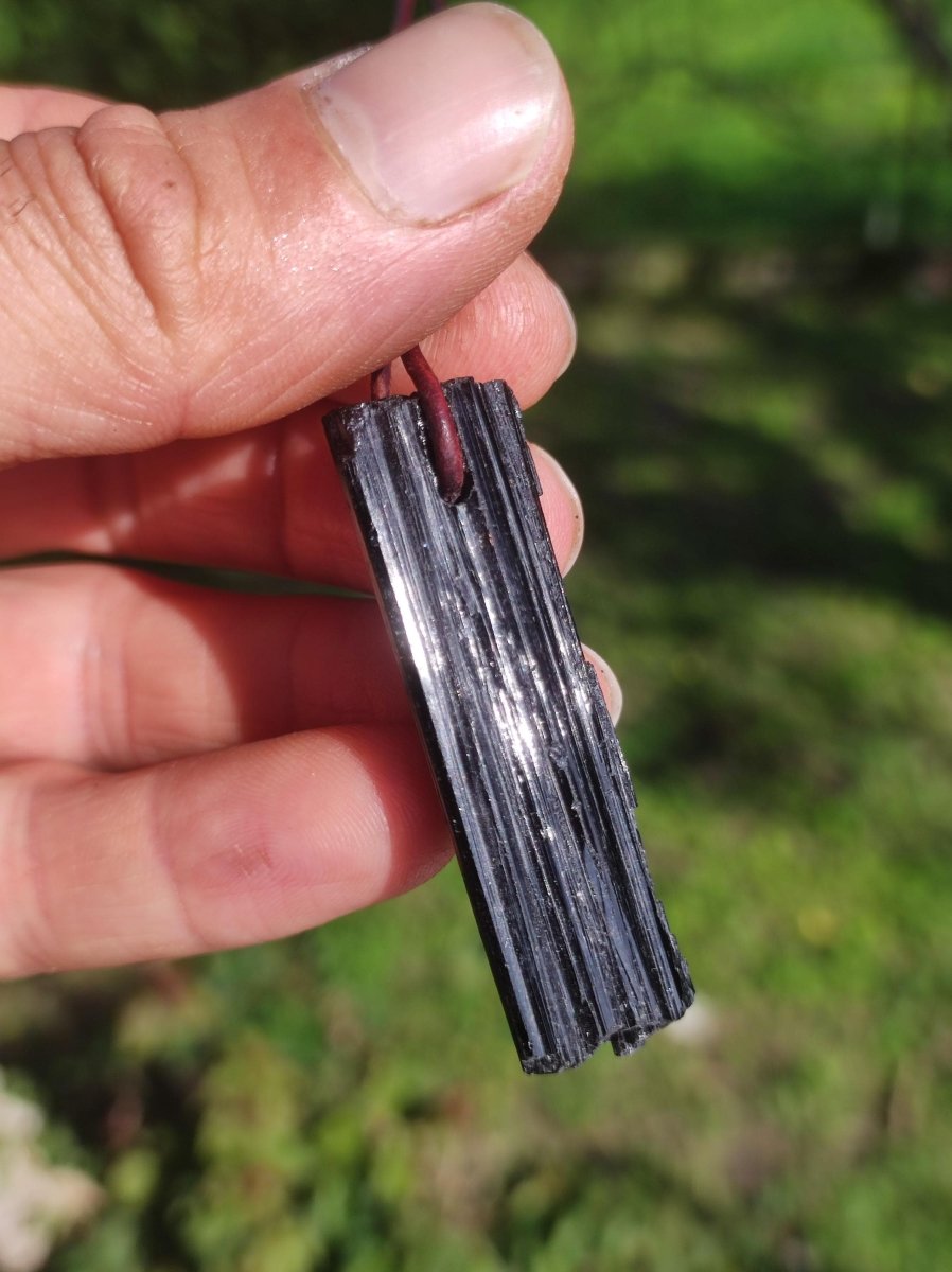 Turmalin / Schörl roh & geschliffen ~ Edelstein Kette schwarz Hippie GoaPsy Boho Tibet Ethno Natur Heilstein Kraft Anhänger Mann Bruder Gift - Art of Nature Berlin