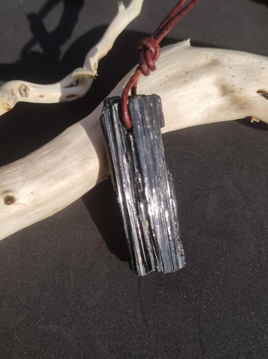 Turmalin / Schörl roh & geschliffen ~ Edelstein Kette schwarz Hippie GoaPsy Boho Tibet Ethno Natur Heilstein Kraft Anhänger Mann Bruder Gift - Art of Nature Berlin