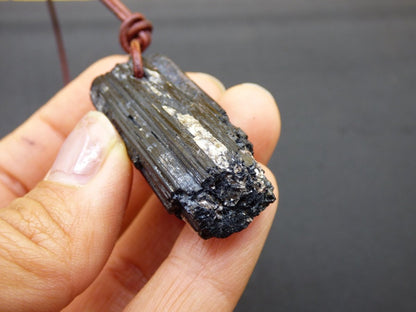 Turmalin / Schörl roh & geschliffen ~ Edelstein Kette schwarz Hippie GoaPsy Boho Tibet Ethno Natur Heilstein Kraft Anhänger Mann Bruder Gift - Art of Nature Berlin