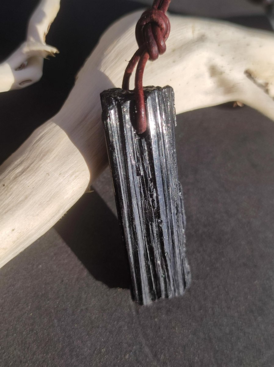 Turmalin / Schörl roh & geschliffen ~ Edelstein Kette schwarz Hippie GoaPsy Boho Tibet Ethno Natur Heilstein Kraft Anhänger Mann Bruder Gift - Art of Nature Berlin