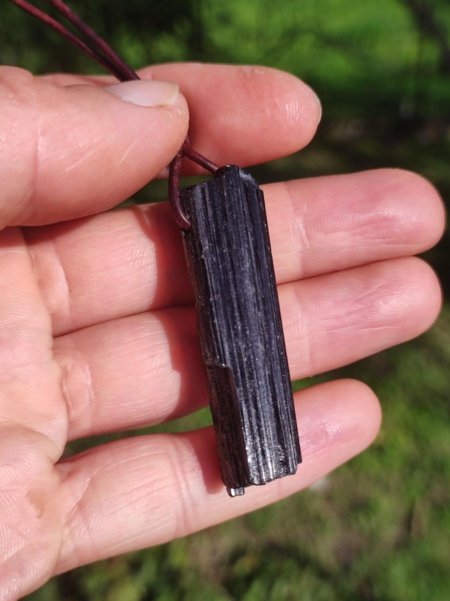 Turmalin / Schörl roh & geschliffen ~ Edelstein Kette schwarz Hippie GoaPsy Boho Tibet Ethno Natur Heilstein Kraft Anhänger Mann Bruder Gift - Art of Nature Berlin