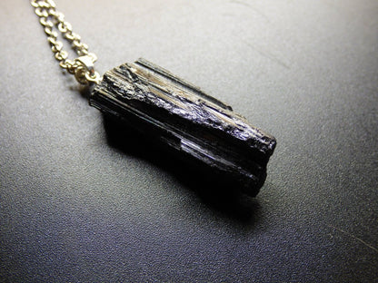 Turmalin / Schörl schwarz + 925 Sterling Silber Öse Edelstein Kette Mann Frau Glück HIPPIE GOA Boho Tibet Ethno Natur Rarität Geschenk - Art of Nature Berlin