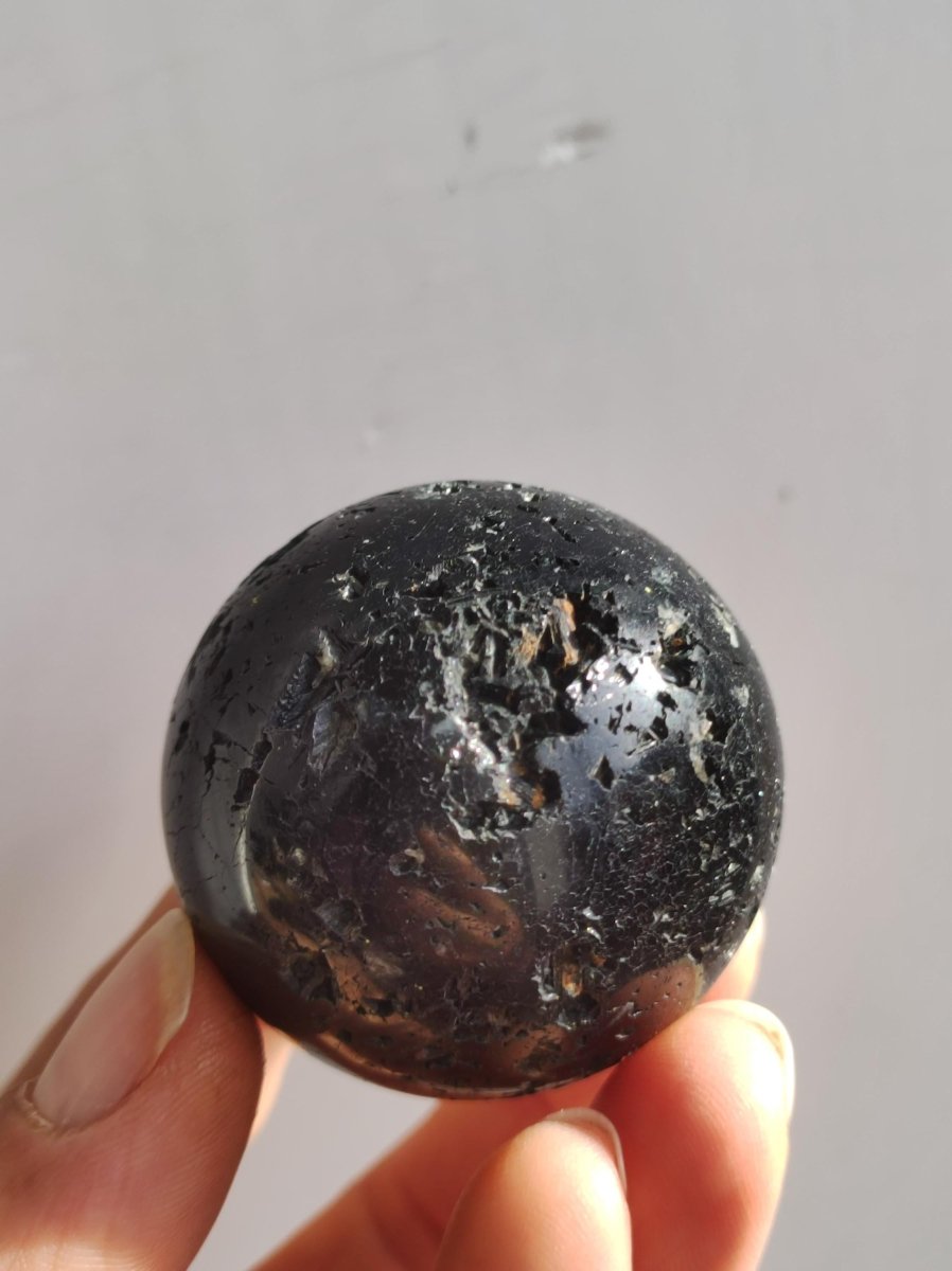 Turmalin schwarz / Schörl ~ Magische Edelstein Kugel Massage & Deko Sphere Crystal Spielkugel Meditation ~HIPPIE ~GOA~Boho~Ethno~Heilstein - Art of Nature Berlin