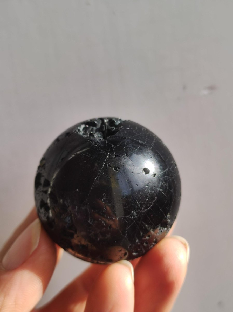 Turmalin schwarz / Schörl ~ Magische Edelstein Kugel Massage & Deko Sphere Crystal Spielkugel Meditation ~HIPPIE ~GOA~Boho~Ethno~Heilstein - Art of Nature Berlin