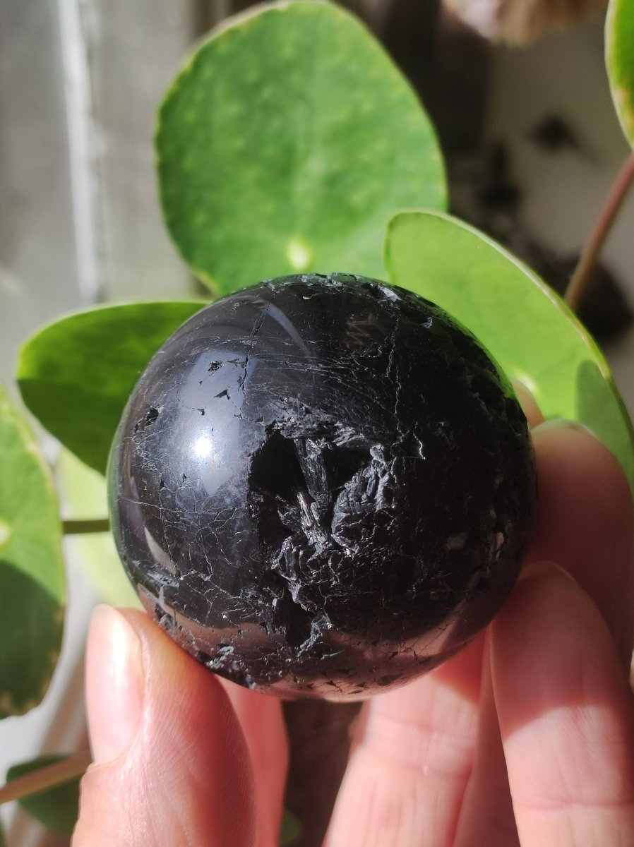 Turmalin schwarz / Schörl ~ Magische Edelstein Kugel Massage & Deko Sphere Crystal Spielkugel Meditation ~HIPPIE ~GOA~Boho~Ethno~Heilstein - Art of Nature Berlin