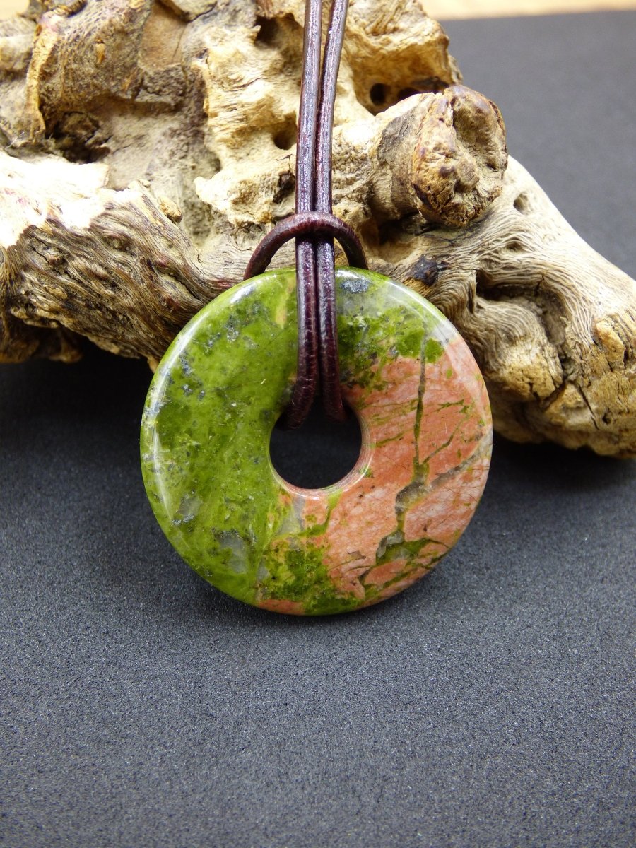 Unakit ~ Edelstein Kette grün ~HIPPIE ~GOA ~Boho ~Tibet ~Ethno ~Nature ~Donut ~Schutzsymbol ~Heilstein - Art of Nature Berlin