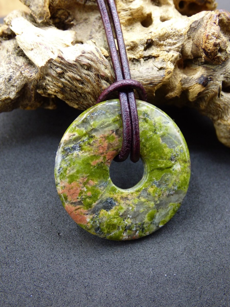 Unakit ~ Edelstein Kette grün ~HIPPIE ~GOA ~Boho ~Tibet ~Ethno ~Nature ~Donut ~Schutzsymbol ~Heilstein - Art of Nature Berlin