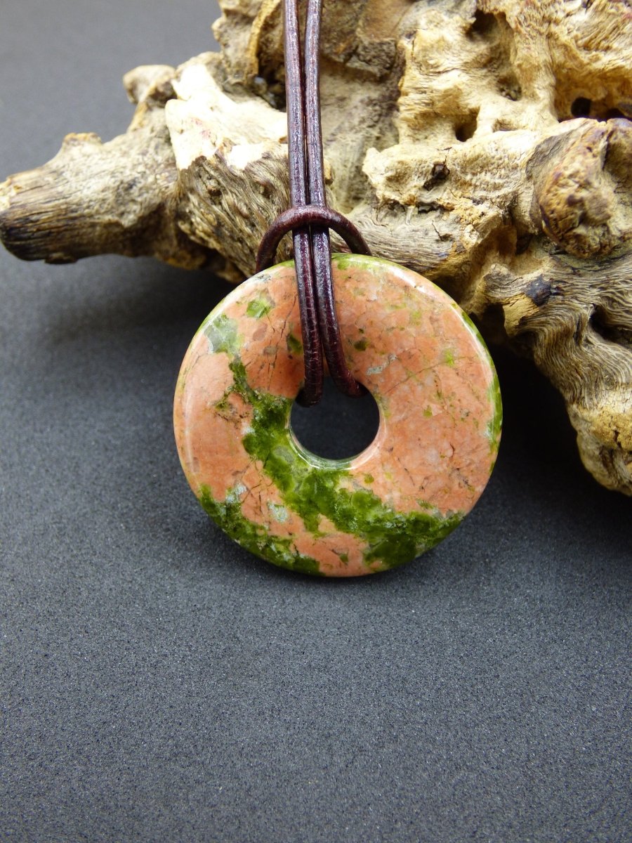 Unakit ~ Edelstein Kette grün ~HIPPIE ~GOA ~Boho ~Tibet ~Ethno ~Nature ~Donut ~Schutzsymbol ~Heilstein - Art of Nature Berlin