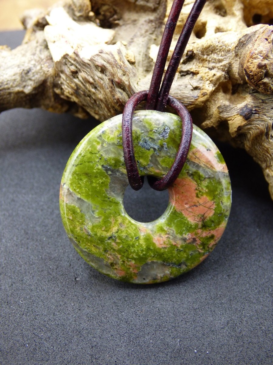 Unakit ~ Edelstein Kette grün ~HIPPIE ~GOA ~Boho ~Tibet ~Ethno ~Nature ~Donut ~Schutzsymbol ~Heilstein - Art of Nature Berlin