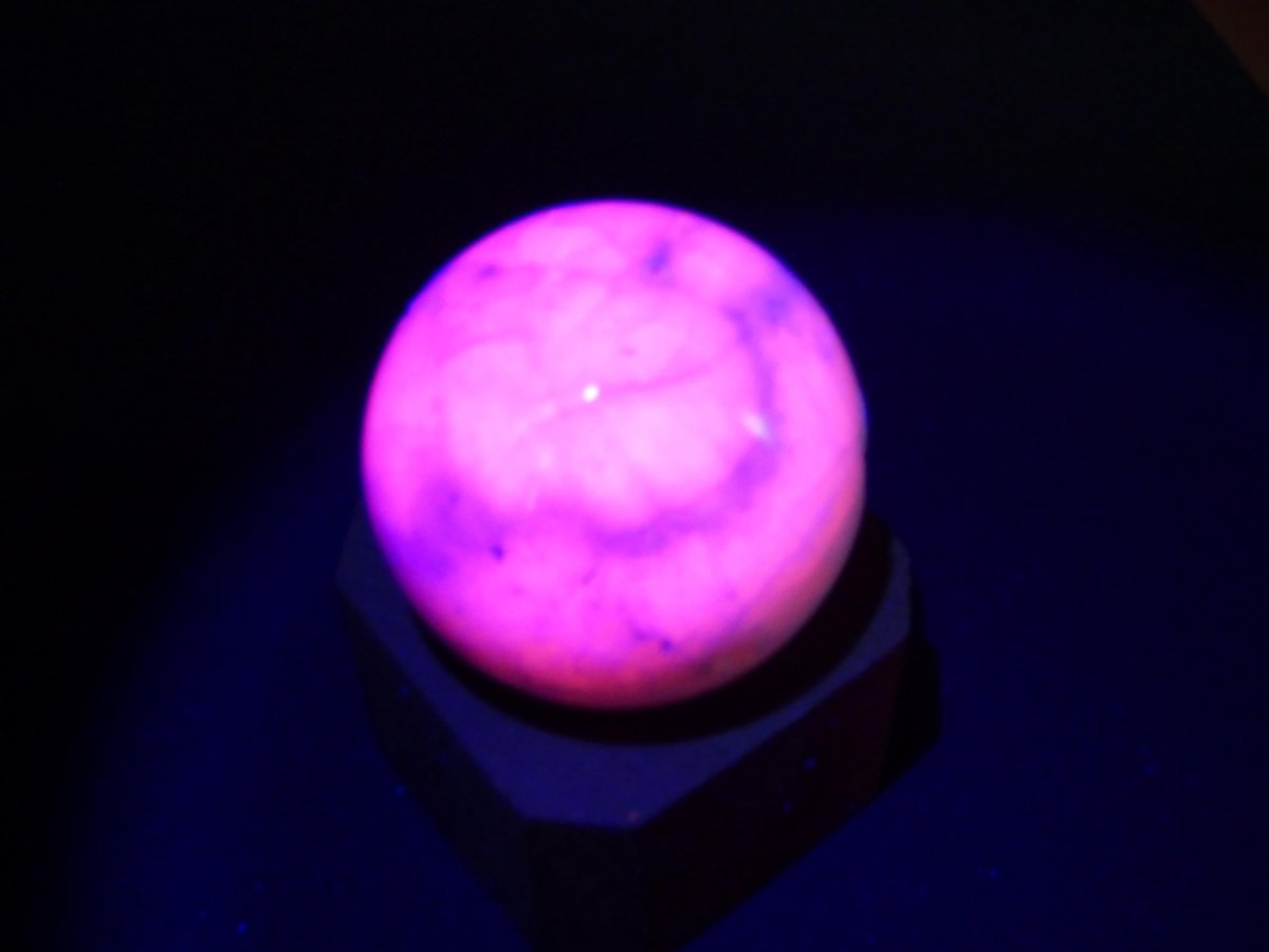 UV Aktiv Mangano Calcit + Epidot *Rarität* rosa Pink Herz Kristall Edelstein Deko Haus Altar Sammler Mineral Selten Rarität Heilstein - Art of Nature Berlin